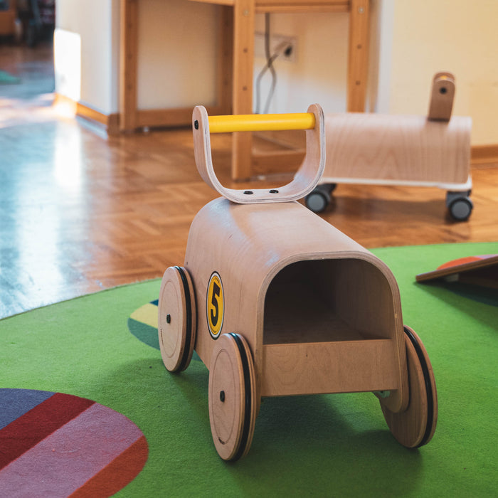 Mamatoyz Racer – Lauflernwagen aus Holz mit einstellbarer Geschwindigkeit & Staufach, ab 10 Monaten